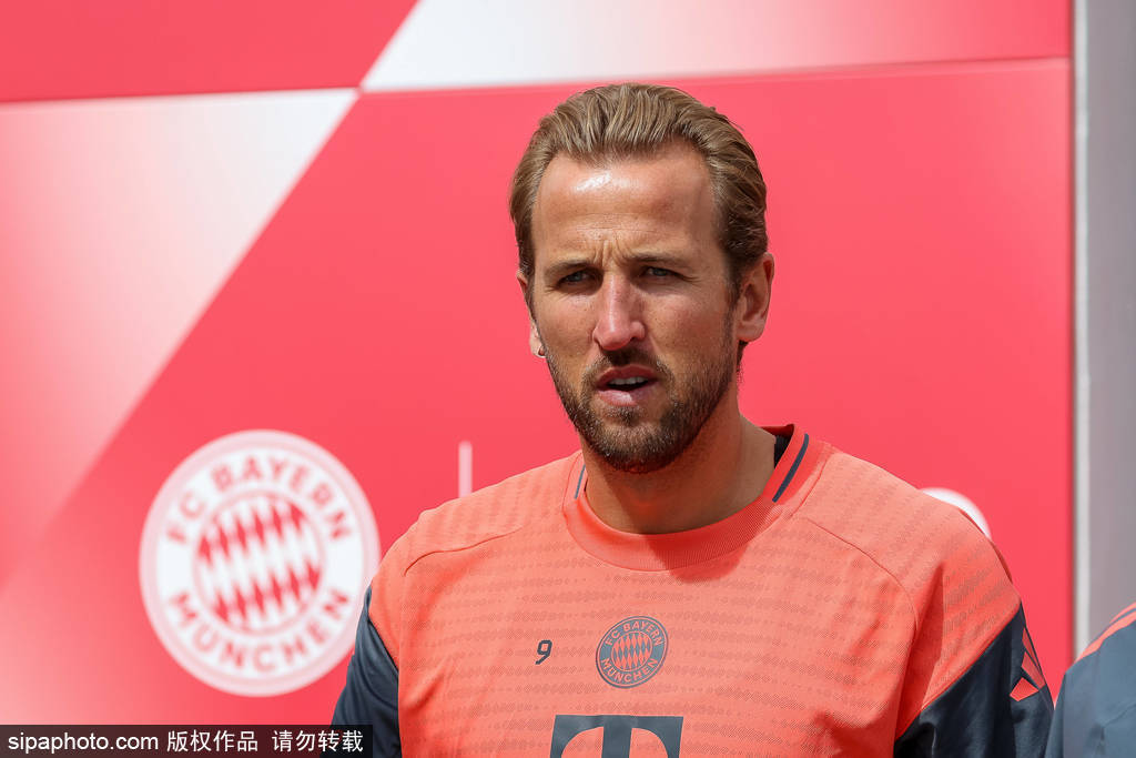 拜仁德甲首轮前夕：凯恩与莱默尔缺席合练，球队战术布局或受影响